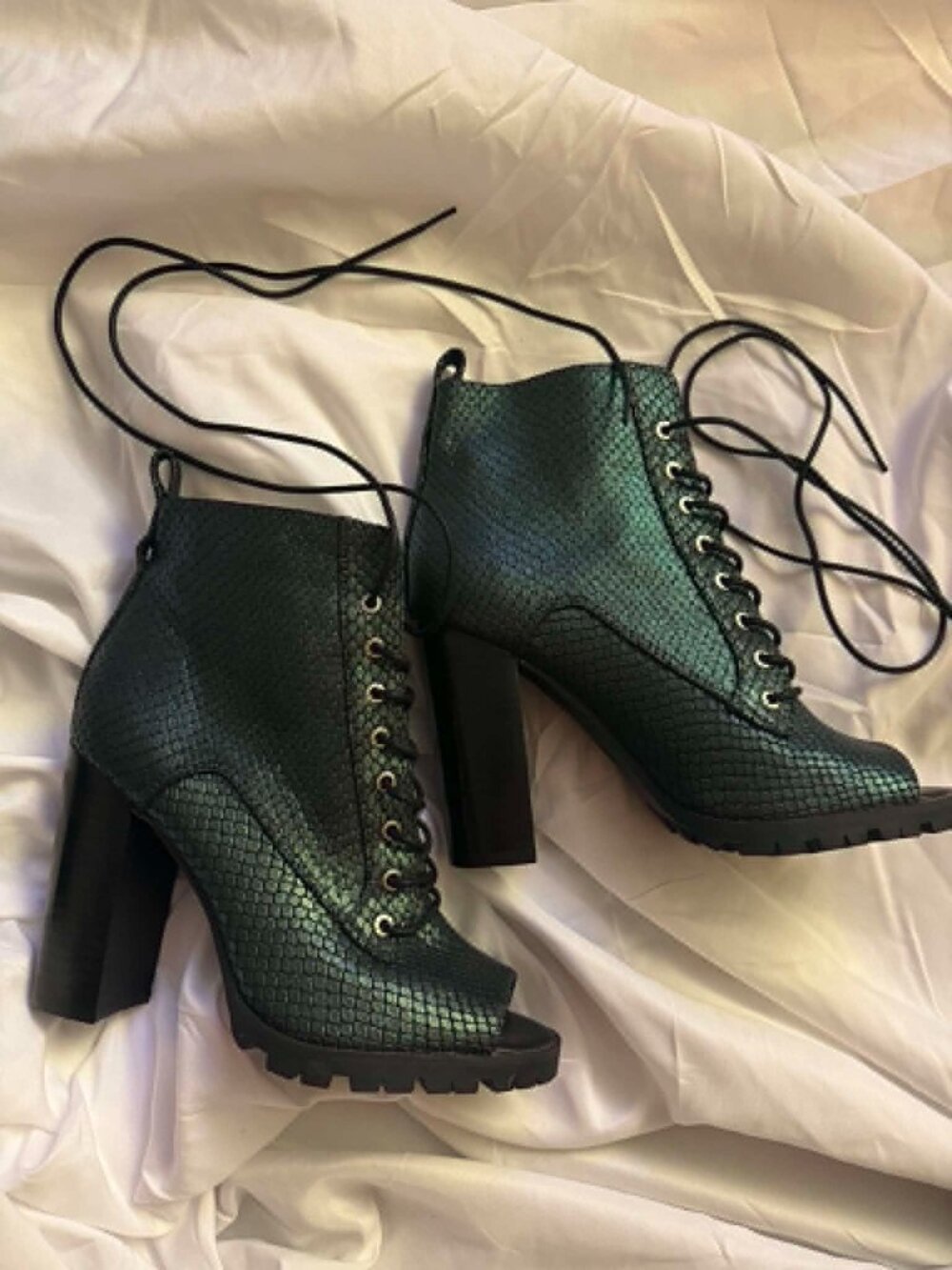 Katy Perry The Monica Metallic Reptile Peep Toe Booties – Size 5.5